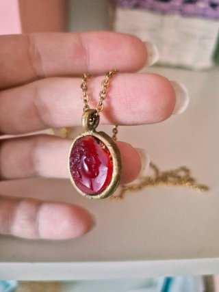 Cammeo in pietra vitrea con montatura oro
