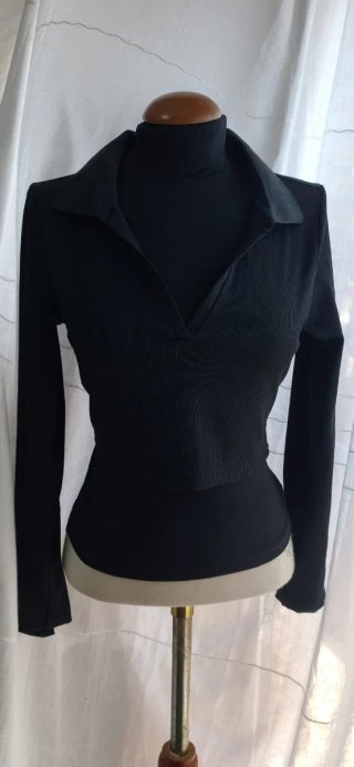 Top negro manga larga cuello polo