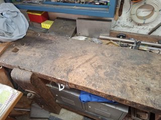Banco de trabajo de madera robusto