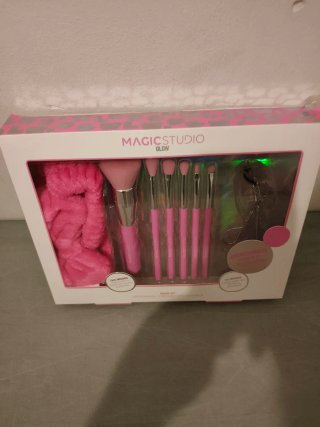 Kit Maquillaje Magic Studio: Brochas y Rizador