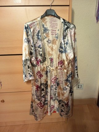 Bata y camisón de raso estampado talla M