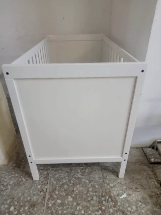 Cuna blanca para bebé