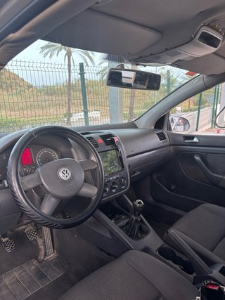 Volkswagen V