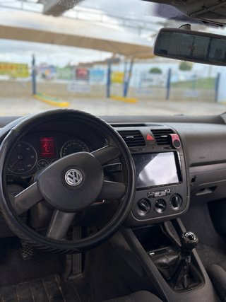 Volkswagen V