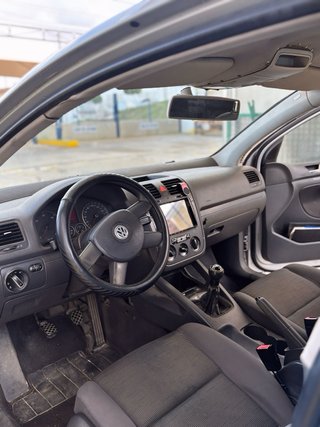 Volkswagen V