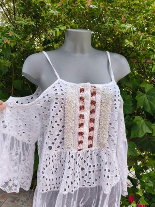 Blusa boho chic blanca bordada