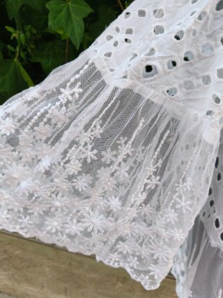 Blusa boho chic blanca bordada