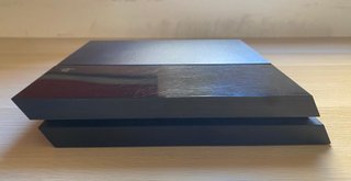 PlayStation 4 500GB + 2 Controller