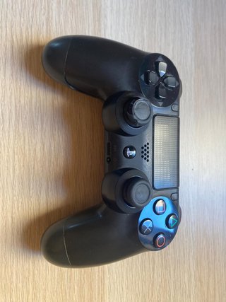 PlayStation 4 500GB + 2 Controller