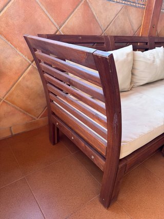 Sofá modular terraza madera y cojines