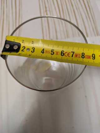 Vaso de cristal con borde plateado