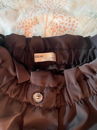 Falda negra con botones