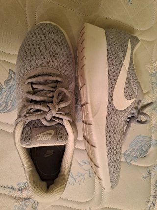 Zapatillas Nike Tanjun Talla 40 Gris
