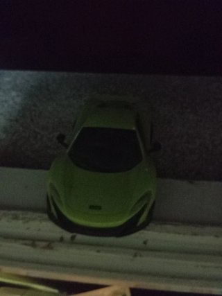Coche de juguete verde