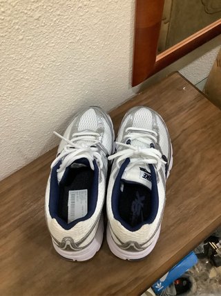 Nike Zapatillas Deportivas Blancas y Plateadas