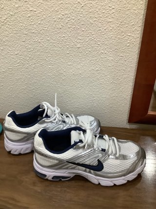 Nike Zapatillas Deportivas Blancas y Plateadas