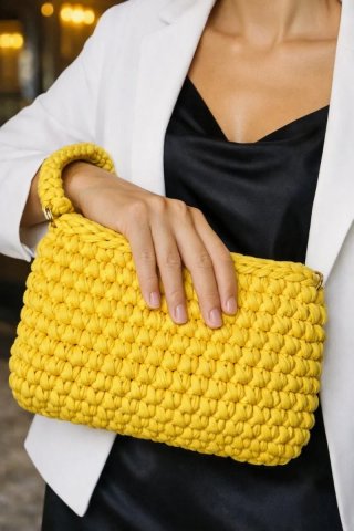 Pochette uncinetto gialla con polsiera