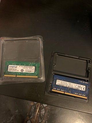 2 Memorie RAM DDR3 da 4 GB ciascuna, Crucial e SK Hynix