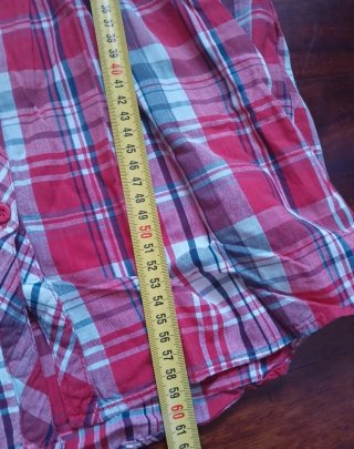 Camicia a quadri rossa e blu