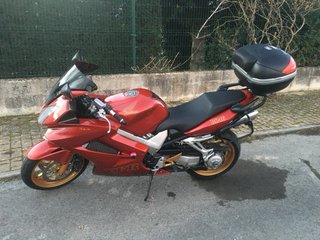HONDA VFR 800 2006 Roja y Dorada