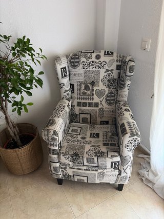 Sillón orejero estampado