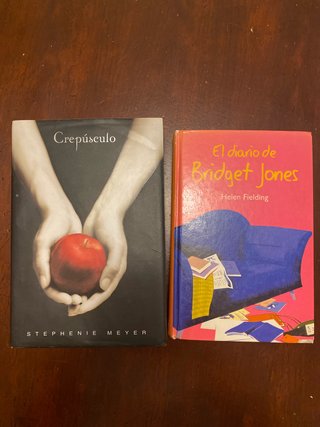 LOTE DE 2 Libros. Crepúsculo y Bridget Jones.