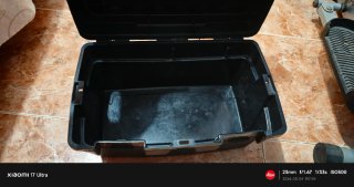 Caja de herramientas negra y roja