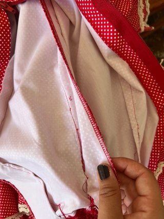 Traje de flamenca rojo y beige con volantes