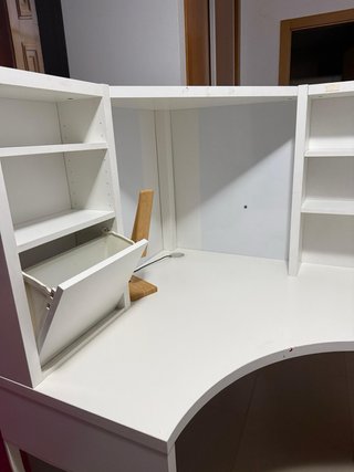 Escritorio blanco con estanterías MICKE IKEA