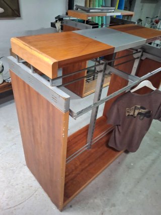 Mueble expositor ropa madera y metal
