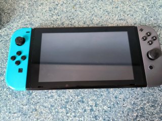 Nintendo Switch V2 + Joycons