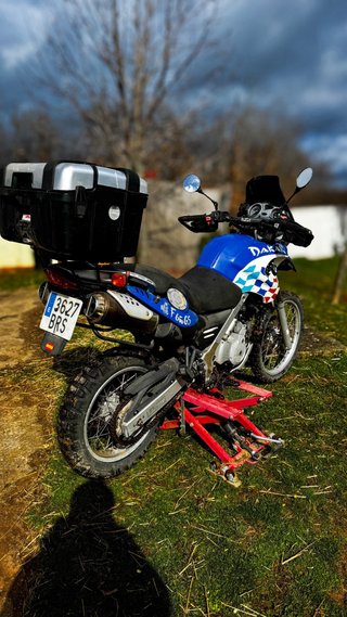 BMW F650GS Dakar Azul y Blanca