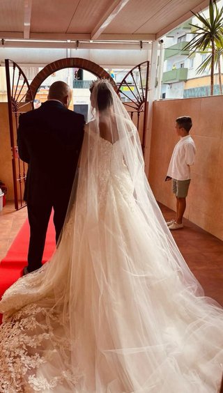 Vestido de Novia Blanco con Cola