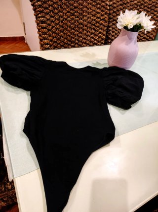 Body Zara M mangas abullonadas