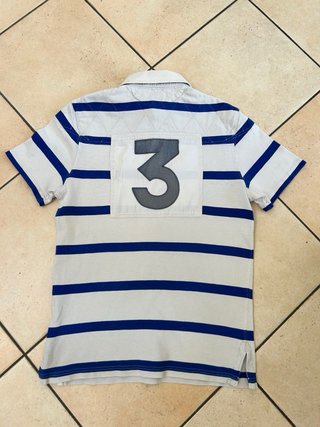 Polo a righe blu e bianche con numero 3 e logo M