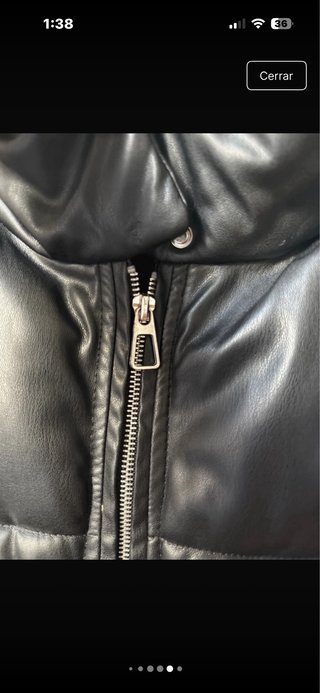 Chaleco acolchado efecto piel negro