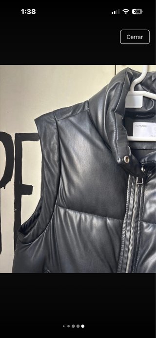 Chaleco acolchado efecto piel negro
