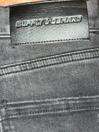Pantalón Vaquero Negro Roto