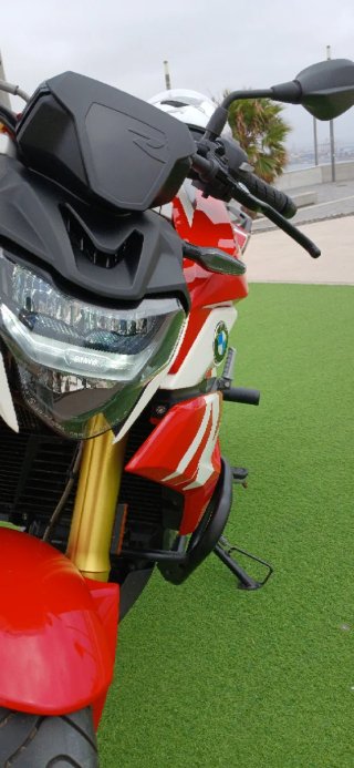 BMW 310 R: Moto Deportiva y Divertida