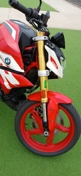BMW 310 R: Moto Deportiva y Divertida