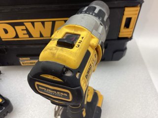 taladro a bateria dewalt dcd996
