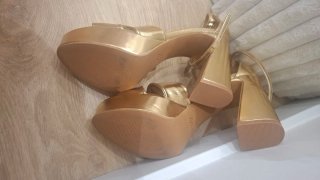 Sandalias doradas plataforma tacón