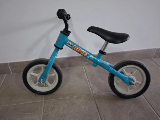 Bicicleta sin pedales azul