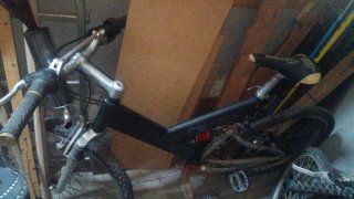 Bicicleta de montaña negra. En perfectas condicion
