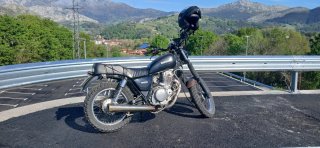 Suzuki GN 250 Naked Negra