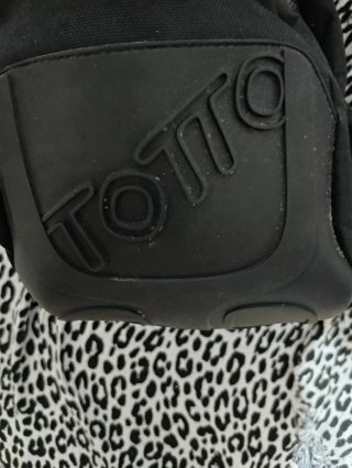 Mochila Totto Negra Clásica