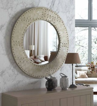 Espejo redondo beige y plateado