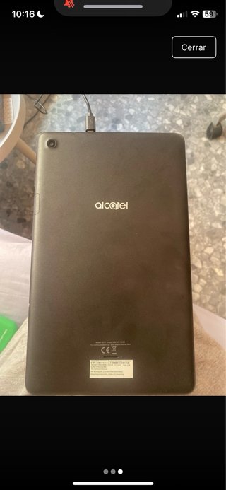 Tablet gris con funda lila