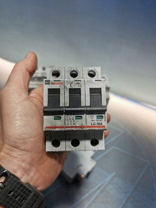 Lote 5 Interruttori Automatici Magnetotermici, MEDEX, LSC-16A