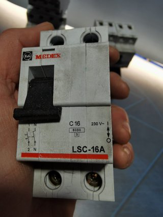 Lote 5 Interruttori Automatici Magnetotermici, MEDEX, LSC-16A